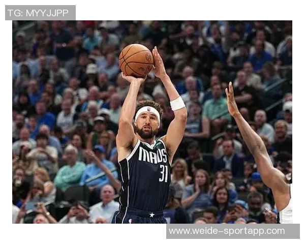 克莱半场表现平平仅得9分1篮板正负值显著下滑引发关注 克莱半场表现平平仅得9分1篮板正负值显著下滑引发关注